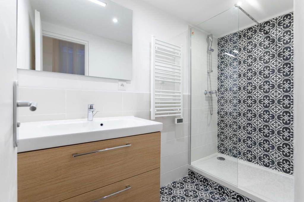 Grand T4 Avec 3Sdb - Quartier Joliette - Ideal Familles Et Groupes Marseille Exterior photo